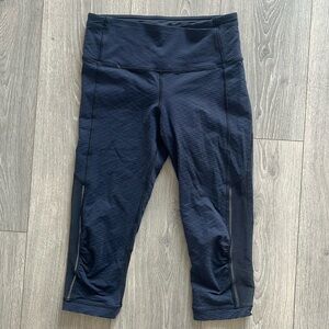 Lululemon Cropped Blue and Black Leggings Mesh Size 4